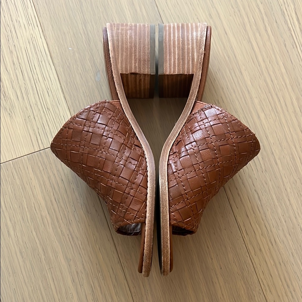 FRYE Women's cognac brown woven mules (SIZE 7.5) - Picture 7 of 7